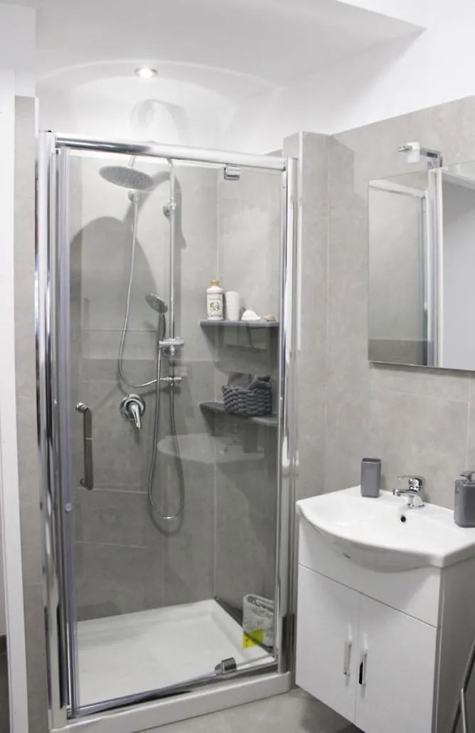 شقة San Leonardo Guest House كاستلبونو