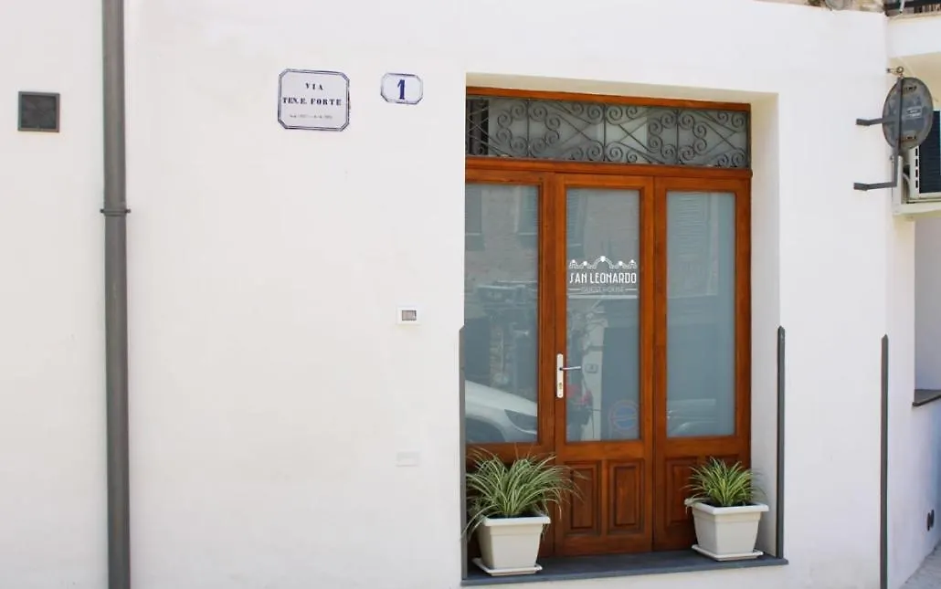 San Leonardo Guest House كاستلبونو